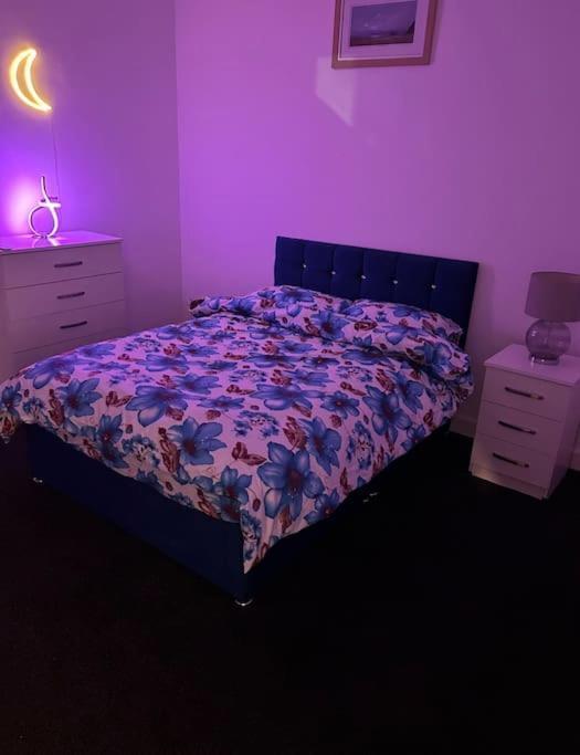דירות מנצ'סטר Modern 2-Bed Flat In Salford מראה חיצוני תמונה