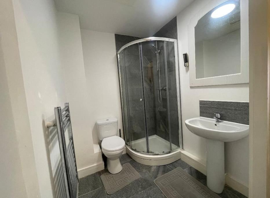 דירות מנצ'סטר Modern 2-Bed Flat In Salford מראה חיצוני תמונה