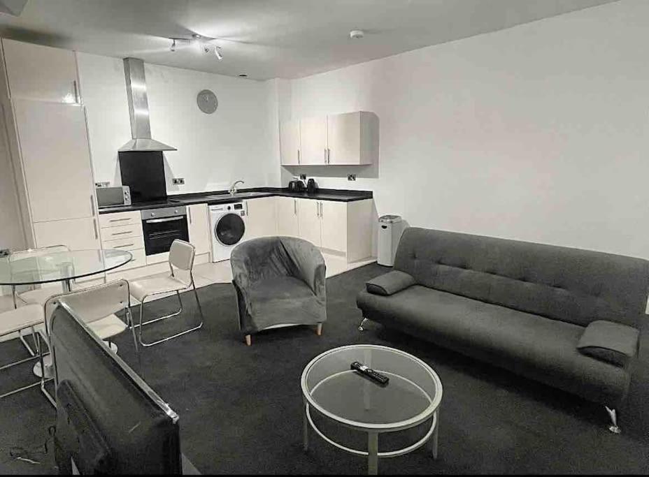 דירות מנצ'סטר Modern 2-Bed Flat In Salford מראה חיצוני תמונה