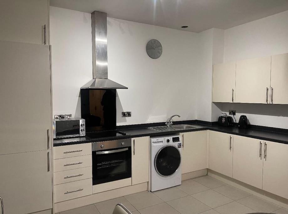 דירות מנצ'סטר Modern 2-Bed Flat In Salford מראה חיצוני תמונה